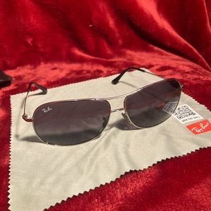 Ray-Ban Aviators w/ black case